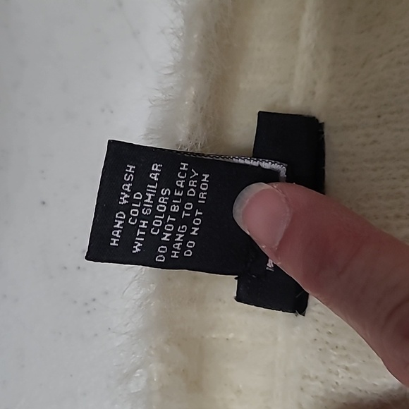 Rue21 Cream, Pink & Silver Chevron Print Eyelash Sweater Size Large - Picture 4 of 7